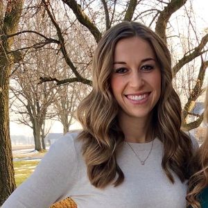 Meet your Posher, Danielle